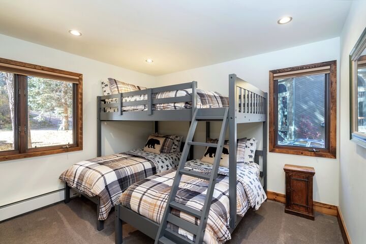 #A101 - Riverside Hummingbird - Bedroom