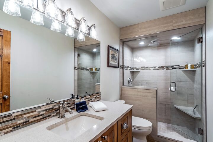 #C203 - Riverside Owl - Bathroom