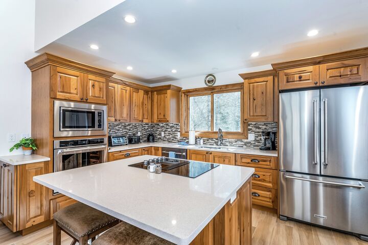 #C203 - Riverside Owl - Kitchen