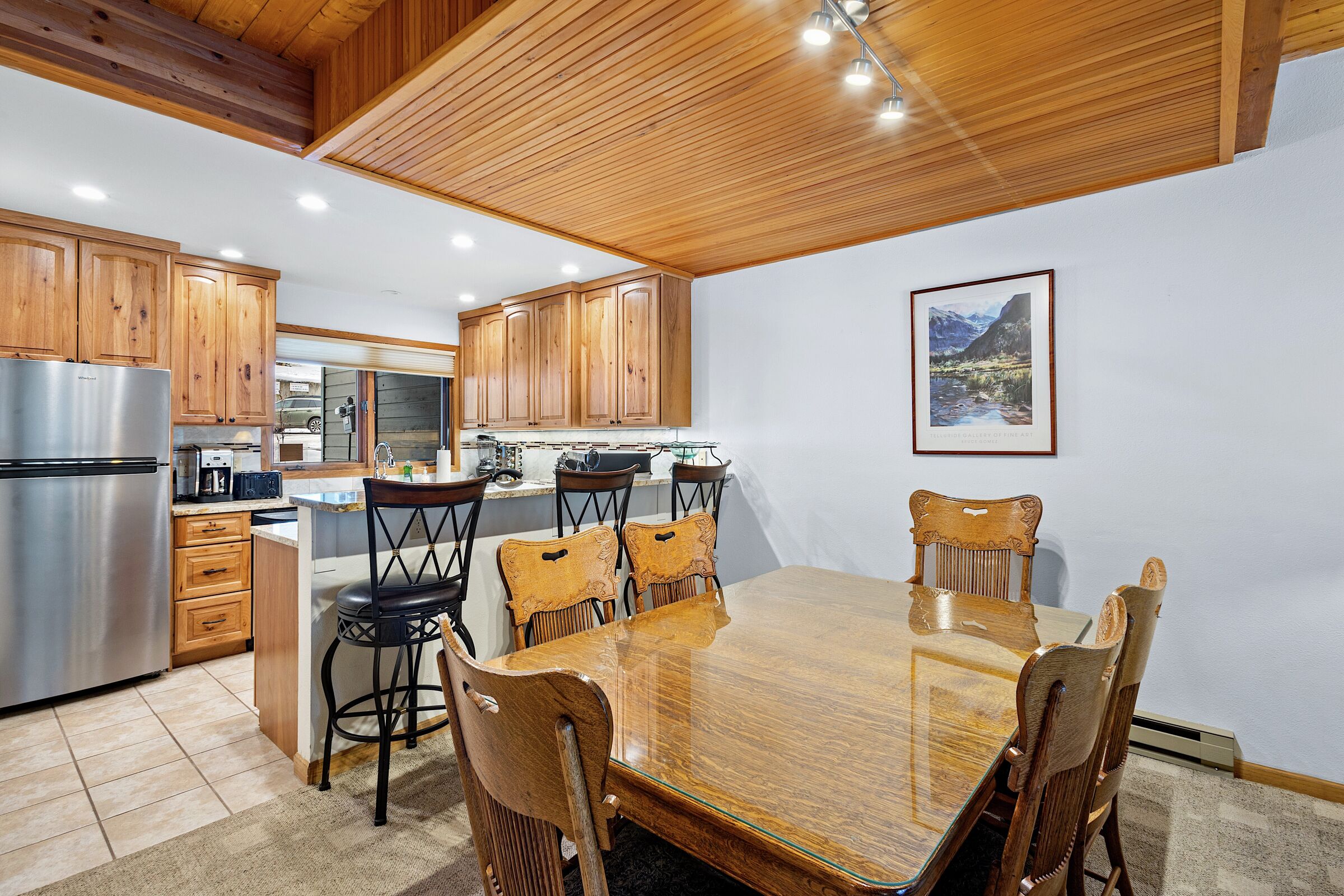 Dining Area & Kitchen