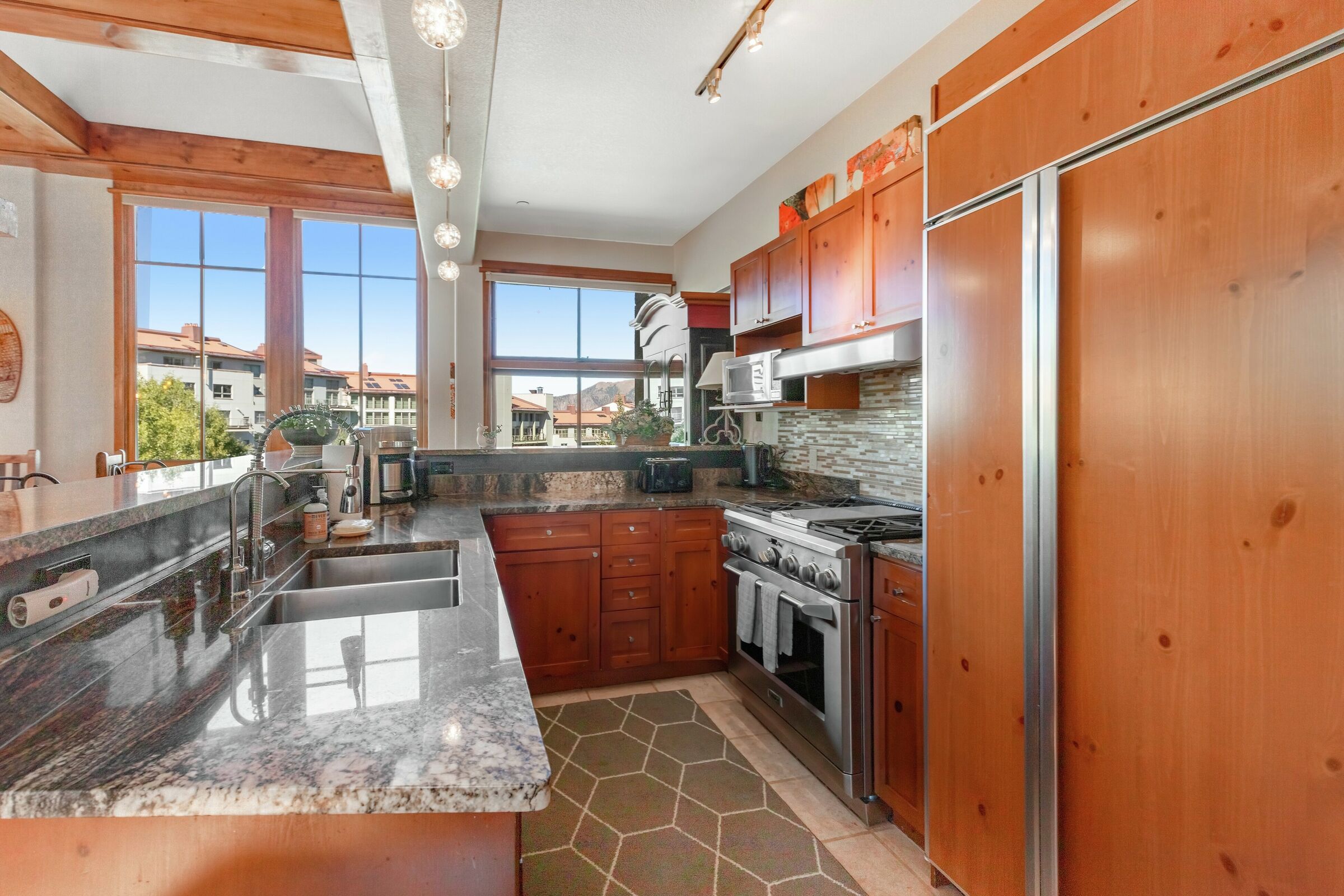 #4A - Panoramic Peaks - Kitchen