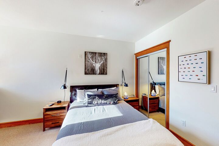 #4E - Bedroom