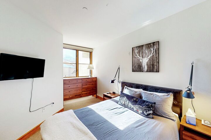 #4E - Bedroom