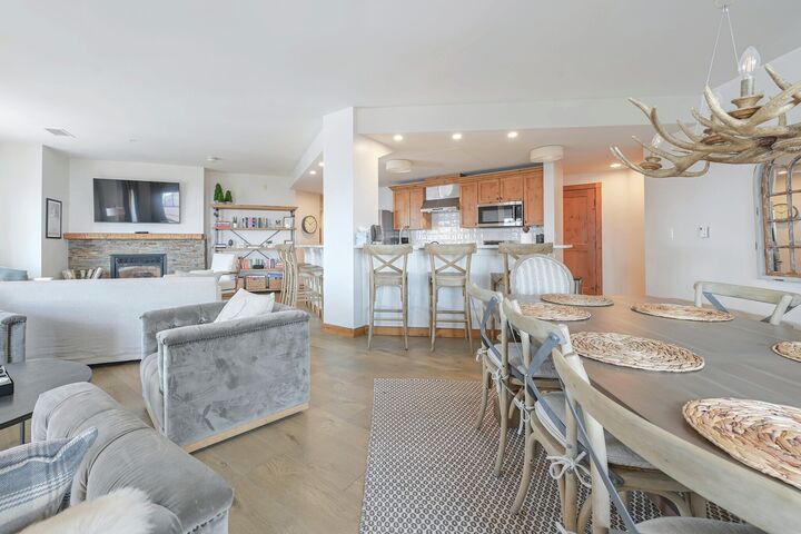 Dining Area & Kitchen