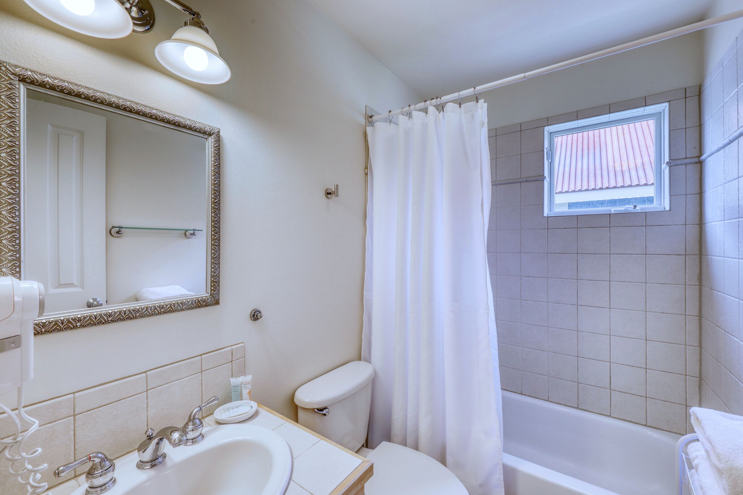 3 Bdrm 2.5 Bath - Bathroom