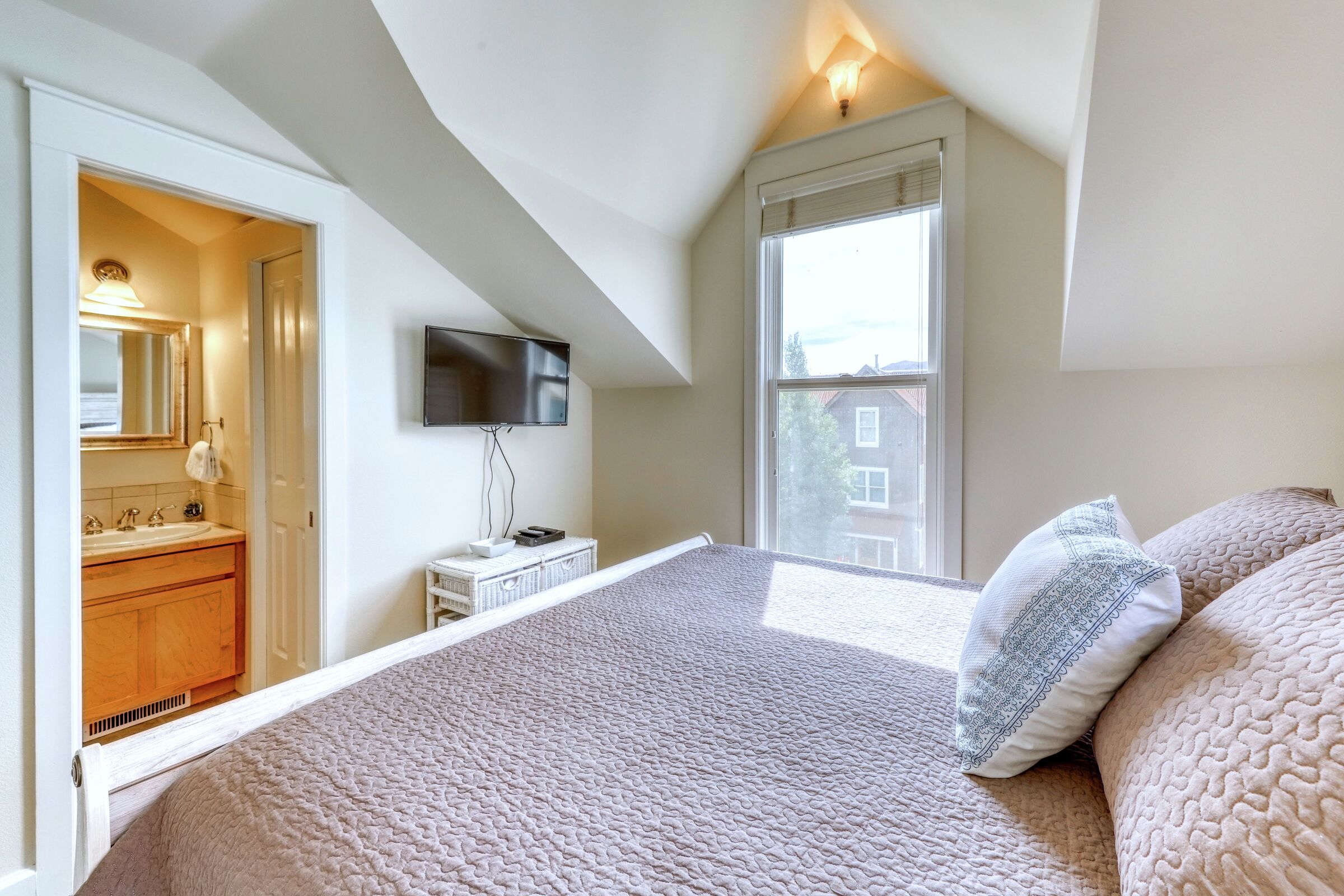 3 Bdrm 2.5 Bath - Master Bedroom