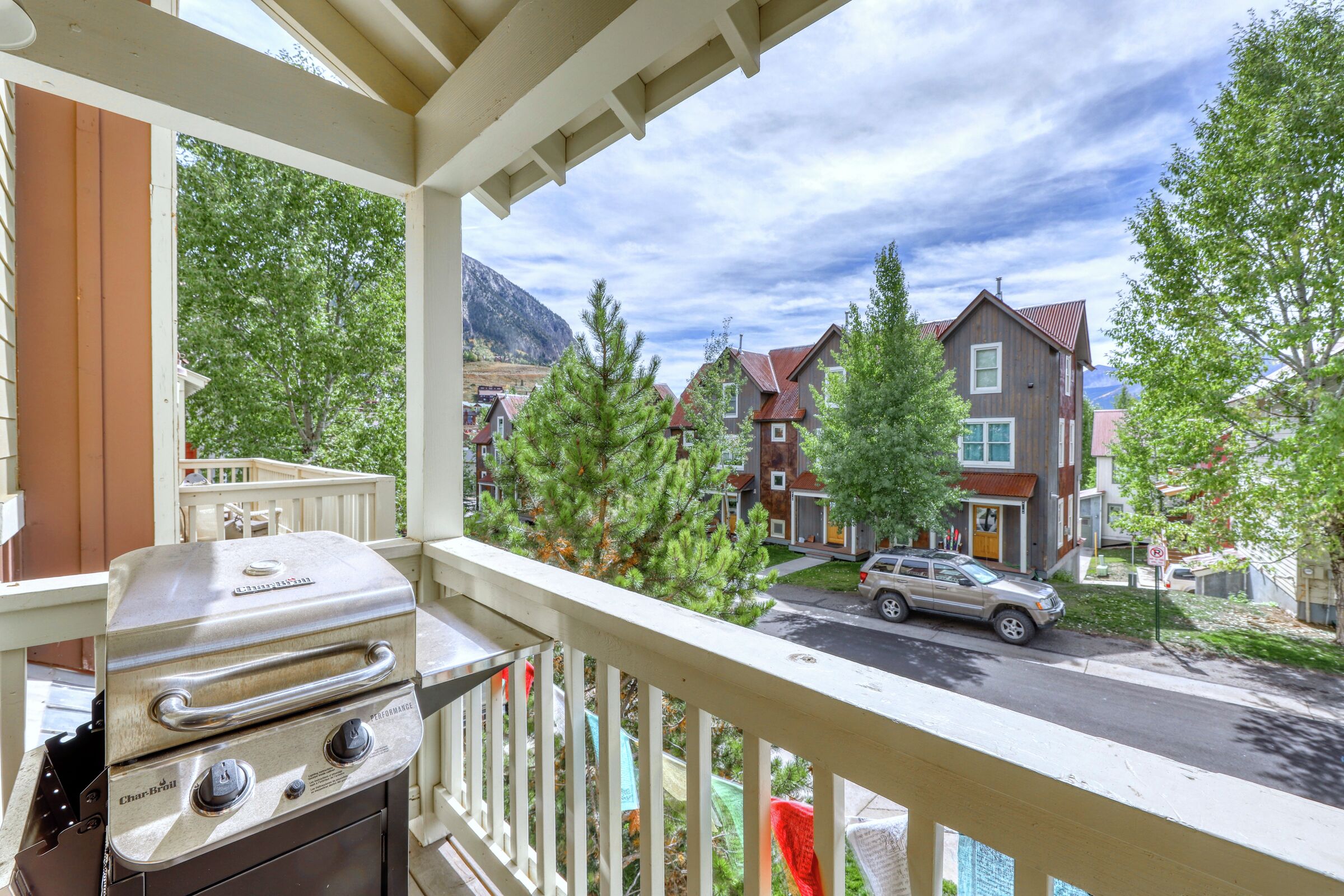 3 Bdrm 2.5 Bath - Balcony with BBQ