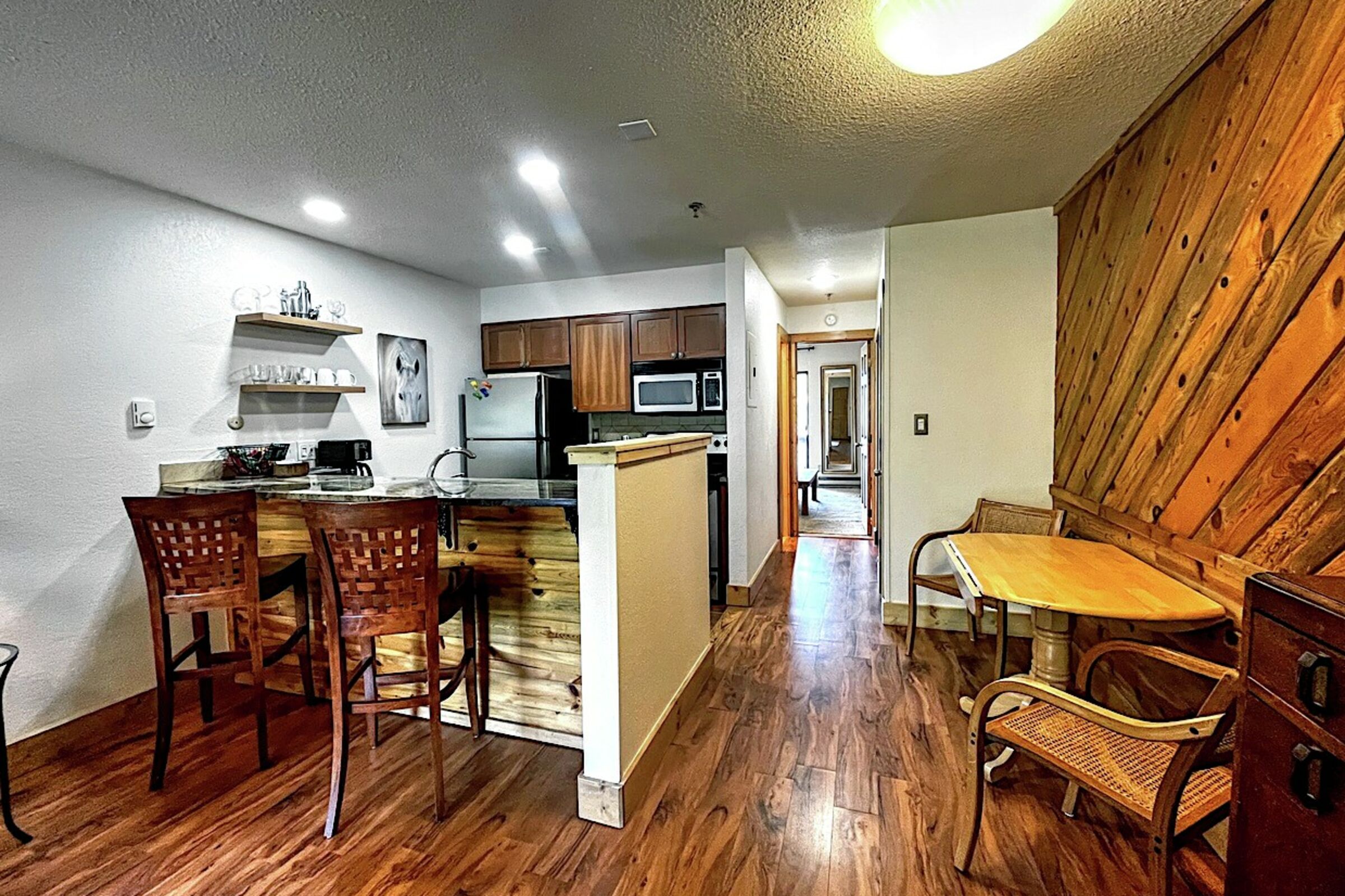 #314 - Dining Room & Kitchen