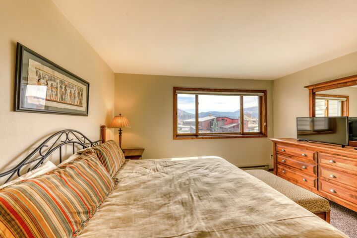 #514 - Beautiful Mountain View - Master Bedroom