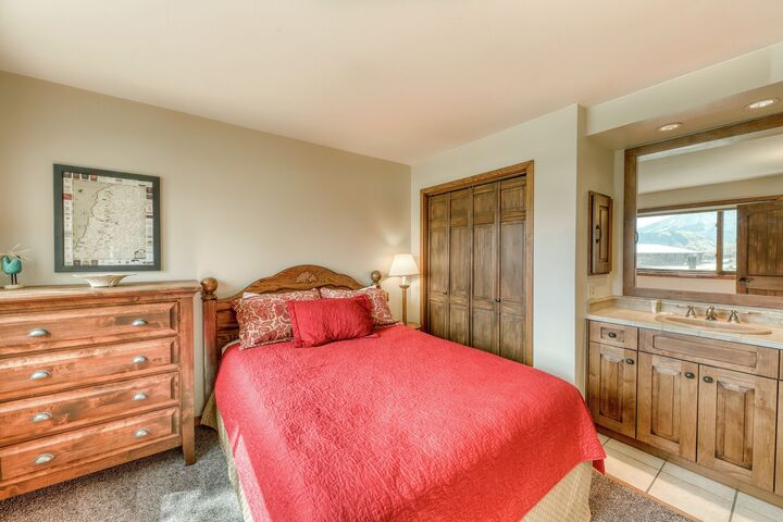 #514 - Beautiful Mountain View - Bedroom