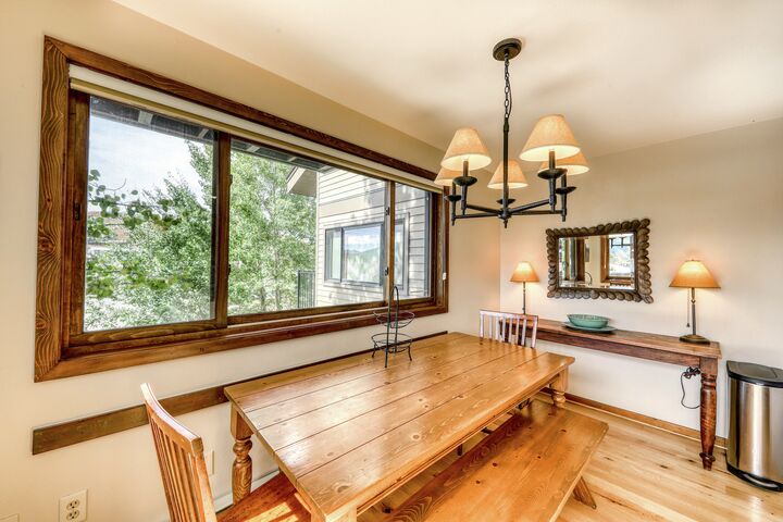 #514 - Beautiful Mountain View - Dining Area