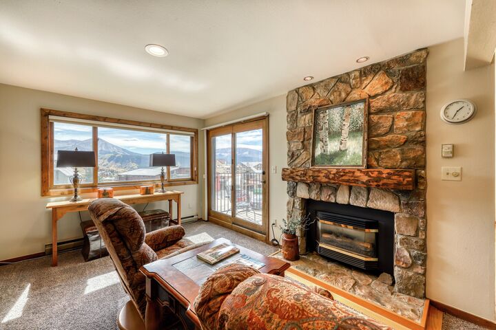 #514 - Beautiful Mountain View - Living Area