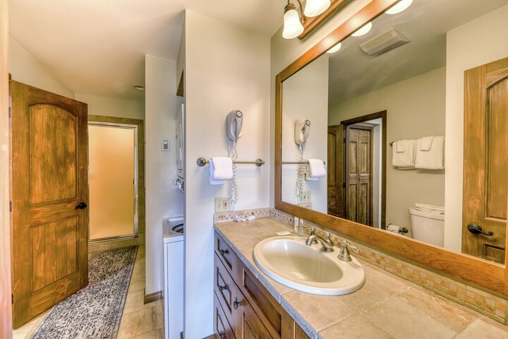 #514 - Beautiful Mountain View - Master Ensuite Bathroom