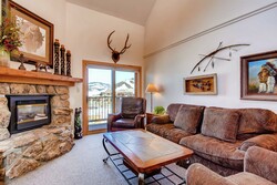 4 Bdrm 4 Bath - Living Room