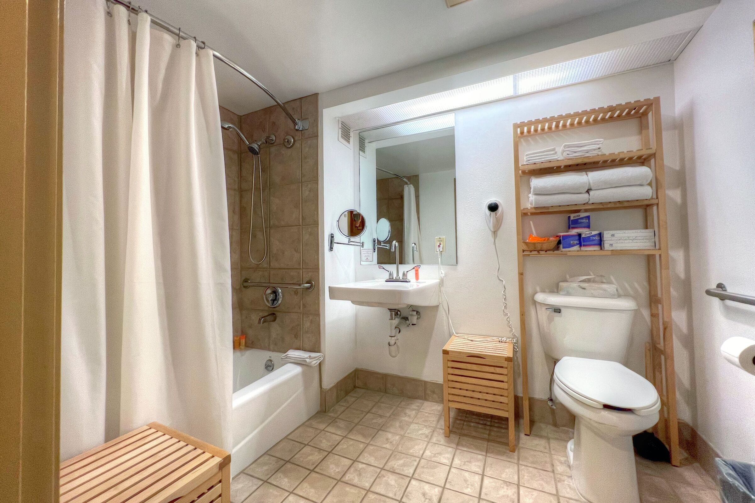 #372 - Studio Bathroom