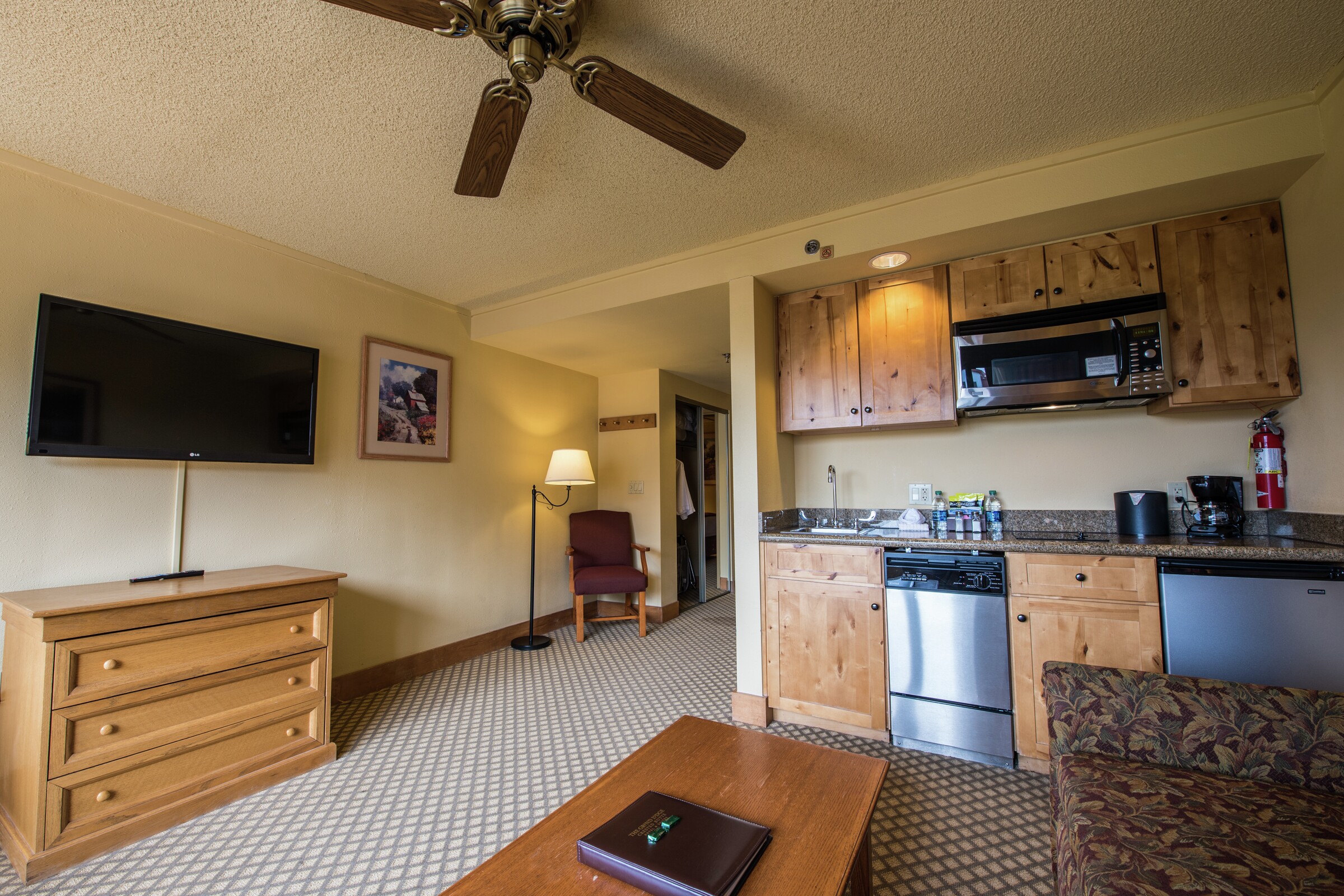 Standard King Kitchenette