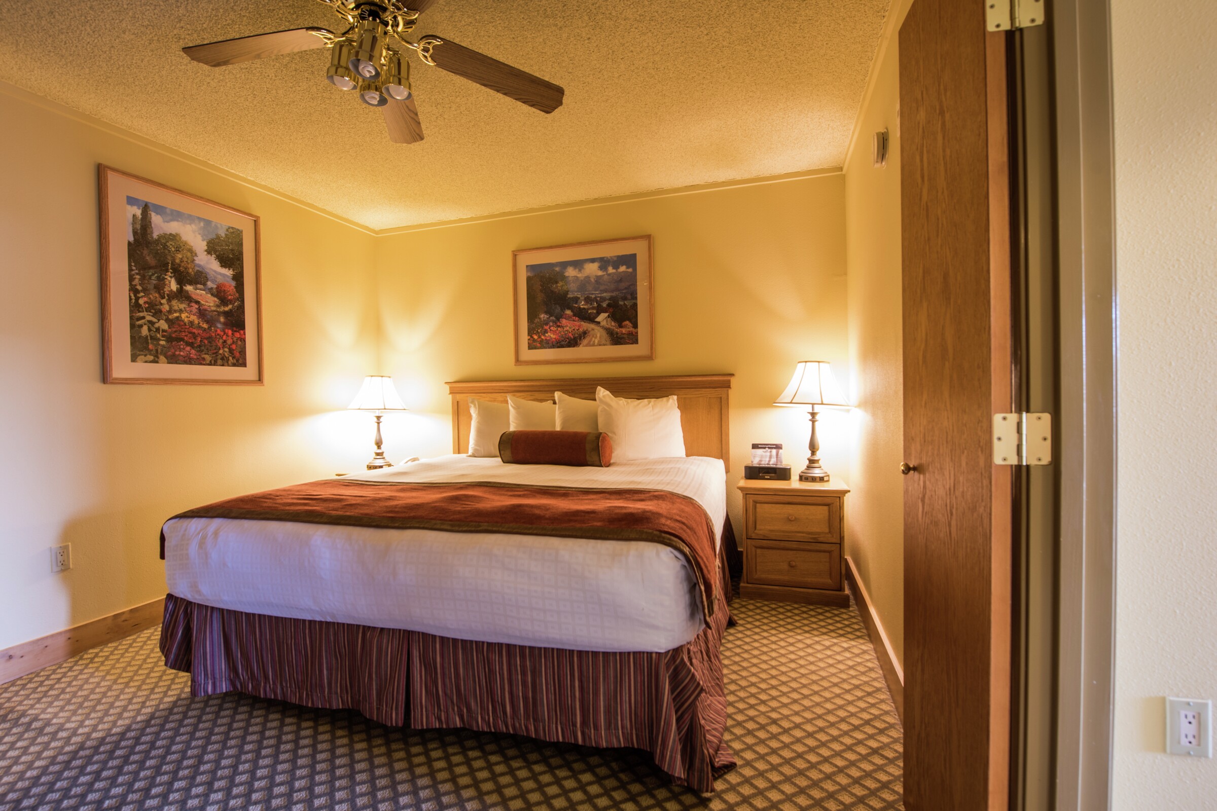Corner King Suite Bedroom