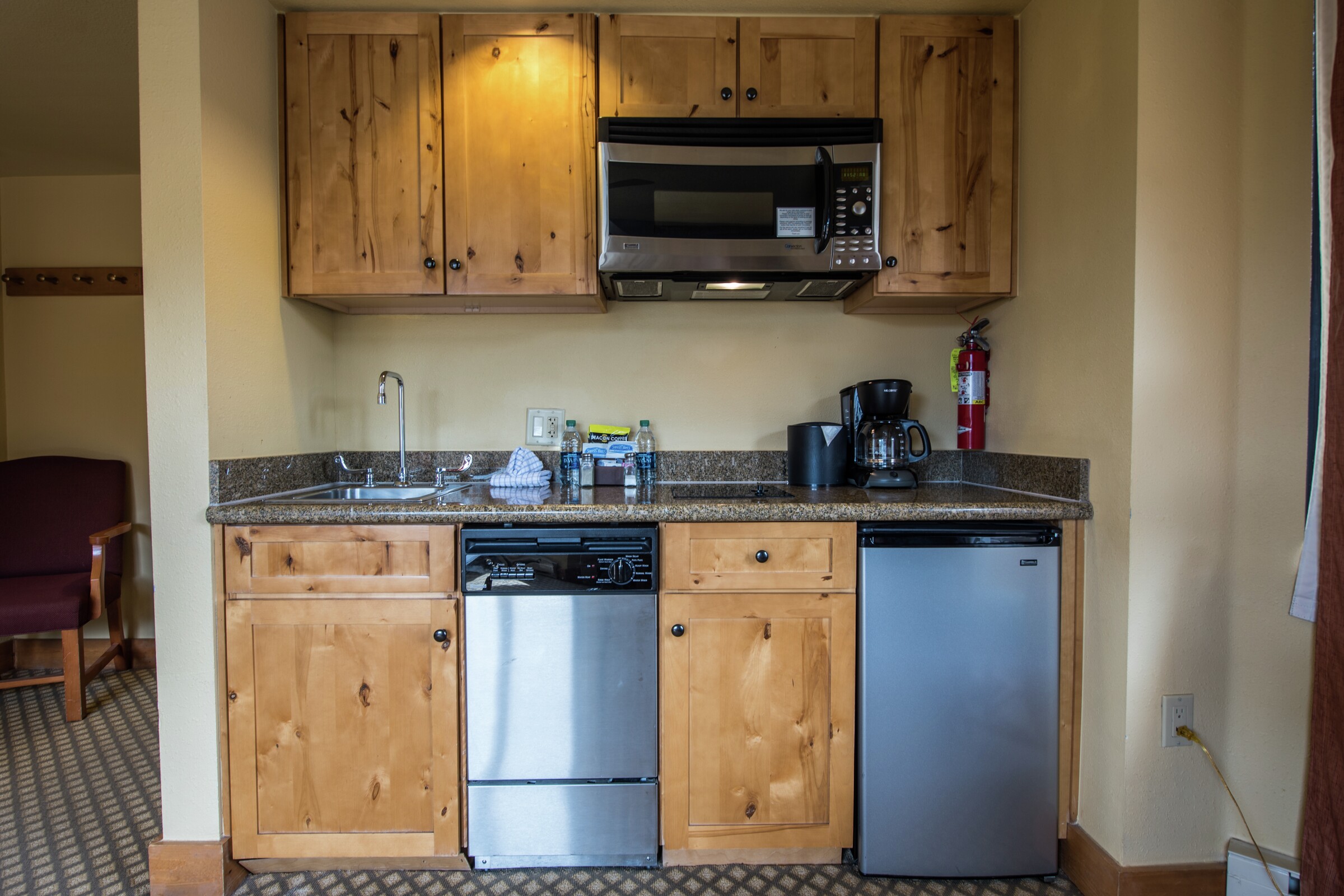 Corner King Suite Kitchenette
