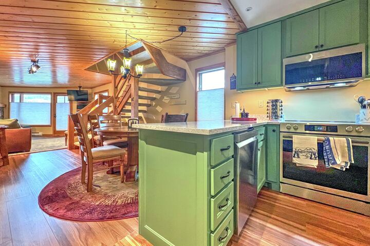 #01 - Kitchen & Dining Area