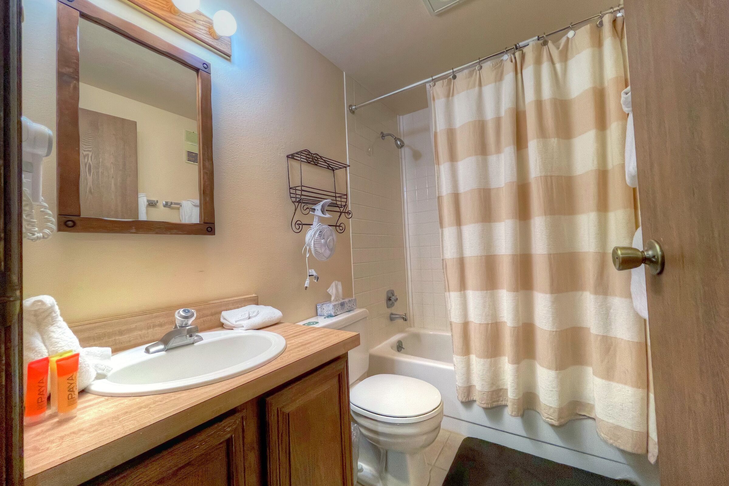 #305 - Ensuite Bathroom