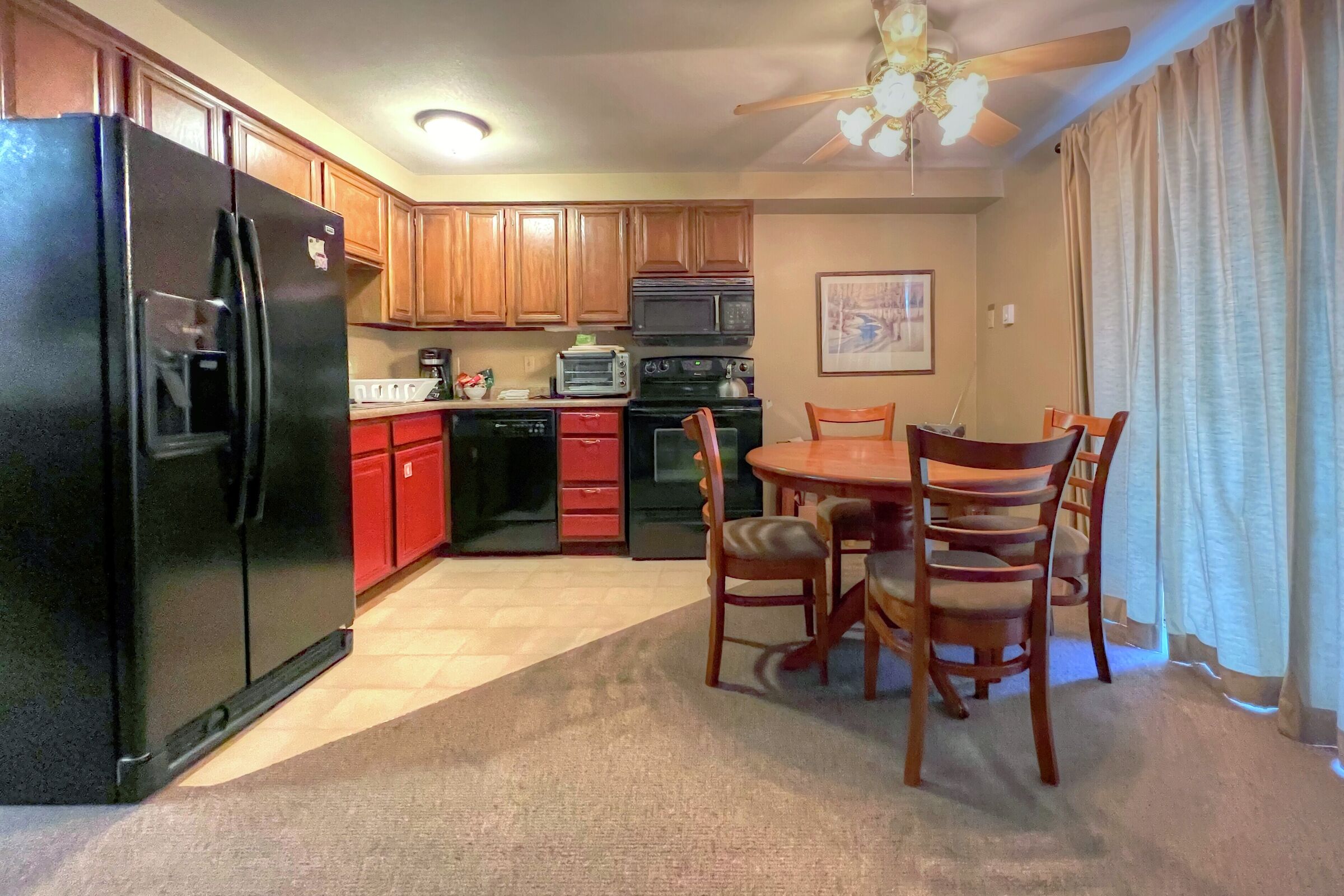 #305 - Dining Area & Kitchen