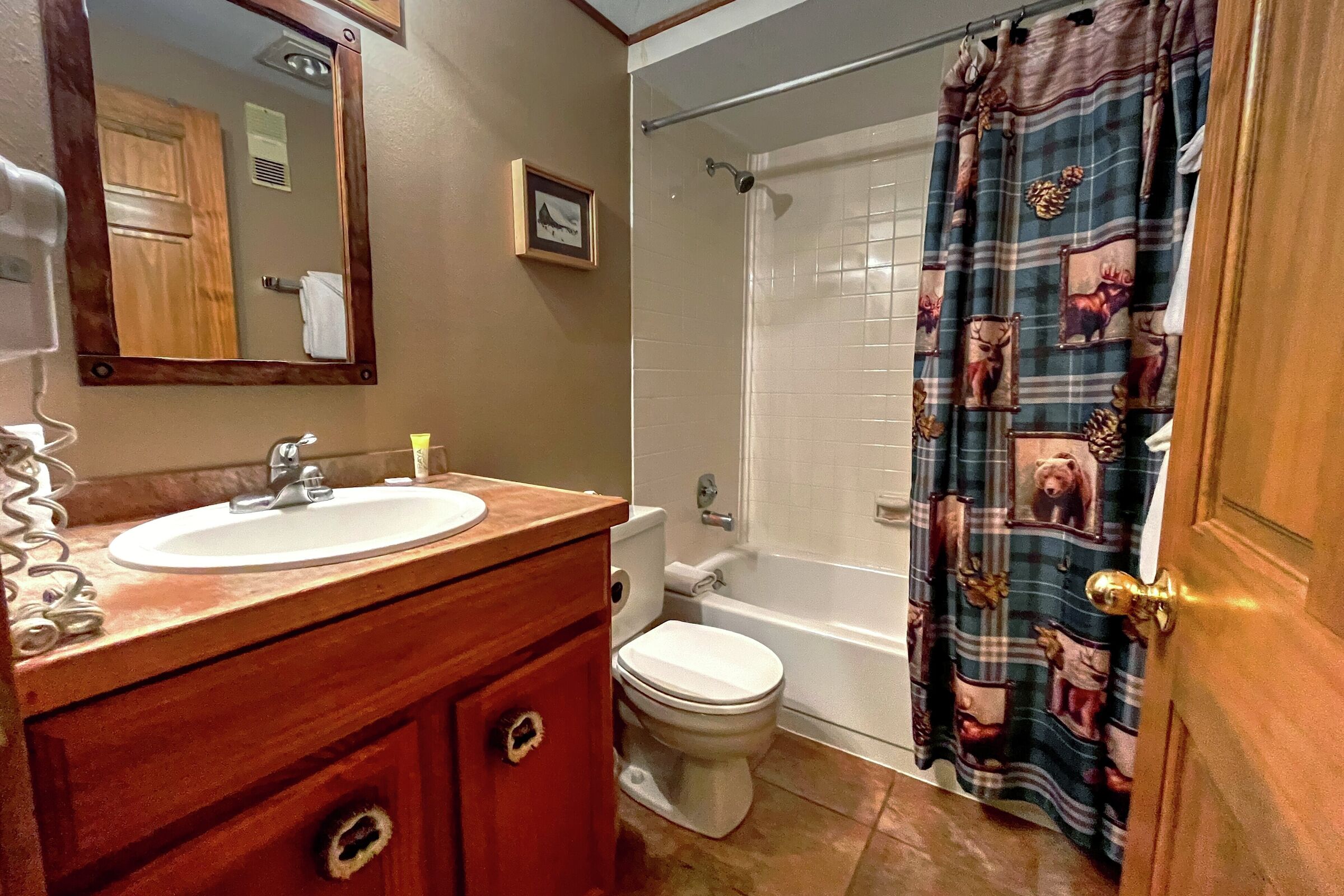 #233 - Ensuite Bathroom