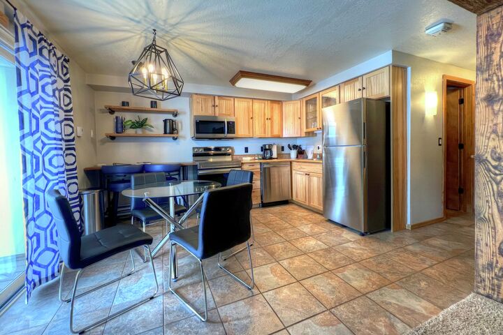 #306 - Dining Area & Kitchen