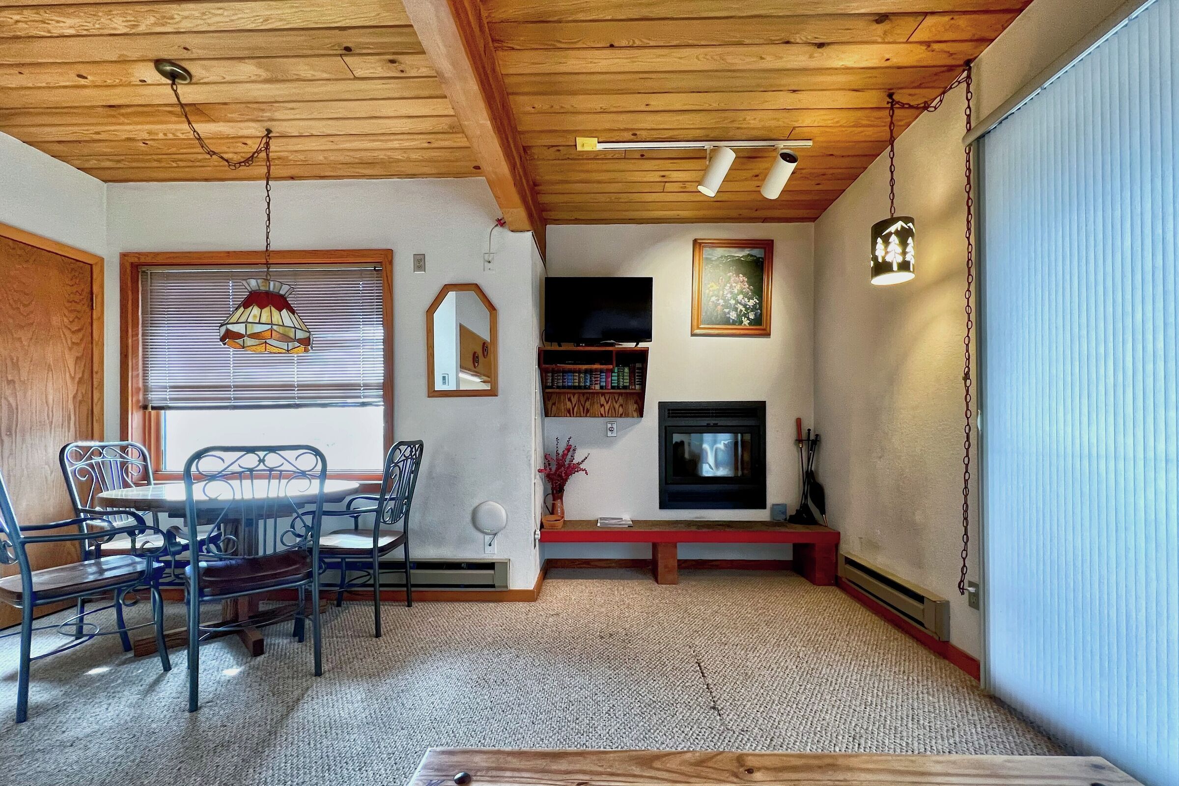 #404 - Dining Area