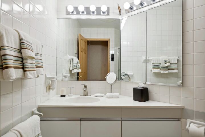 #106 - Master Ensuite Bathroom