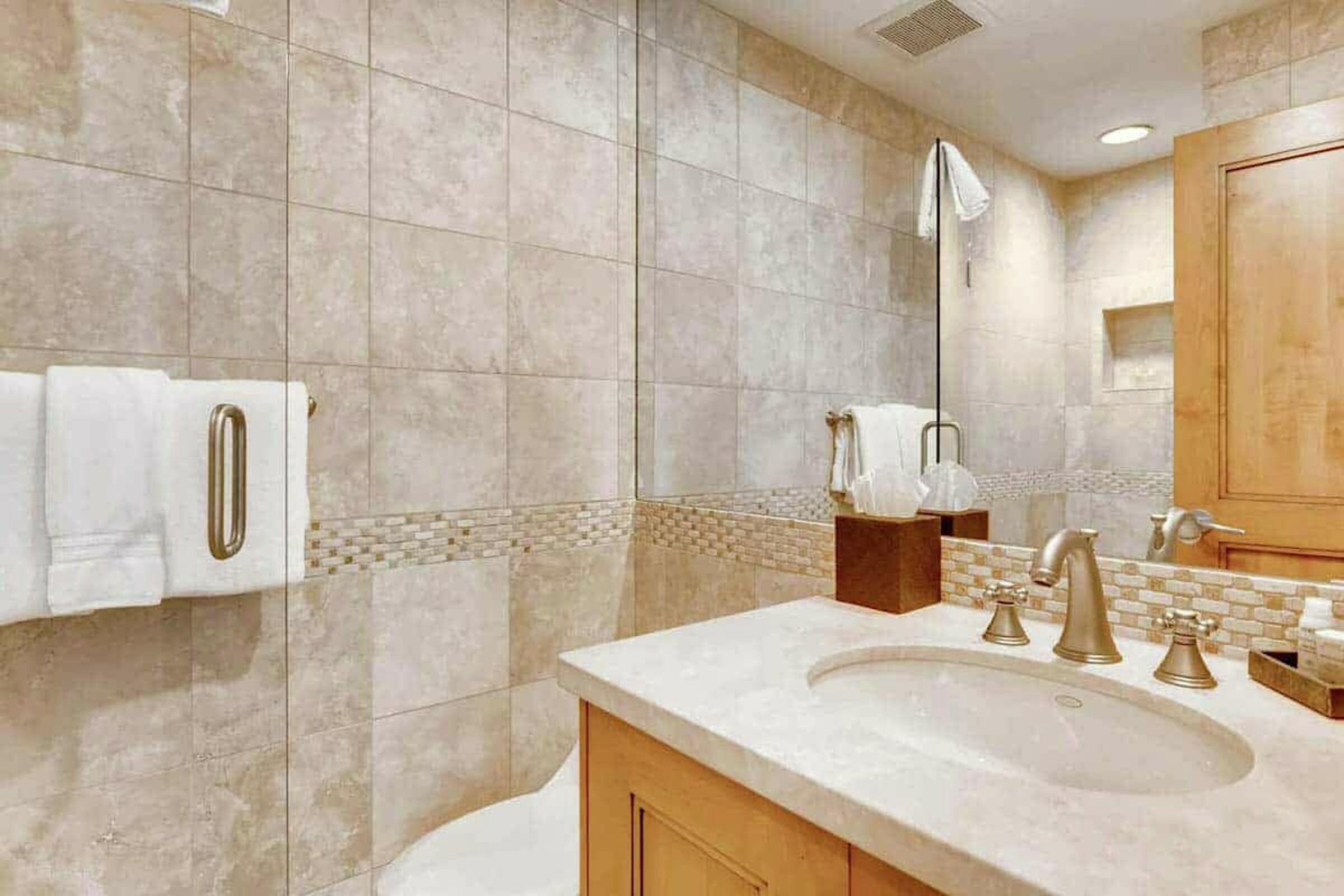 #326 - Ensuite Bathroom