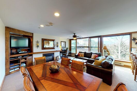 Living Area & Dining Area