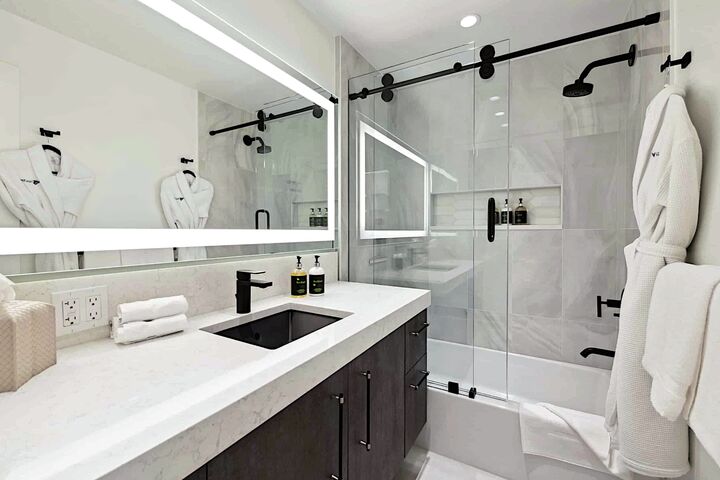 #506 - Master Ensuite Bathroom