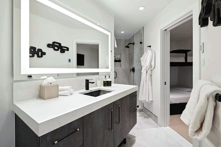 #506 - Ensuite Bathroom