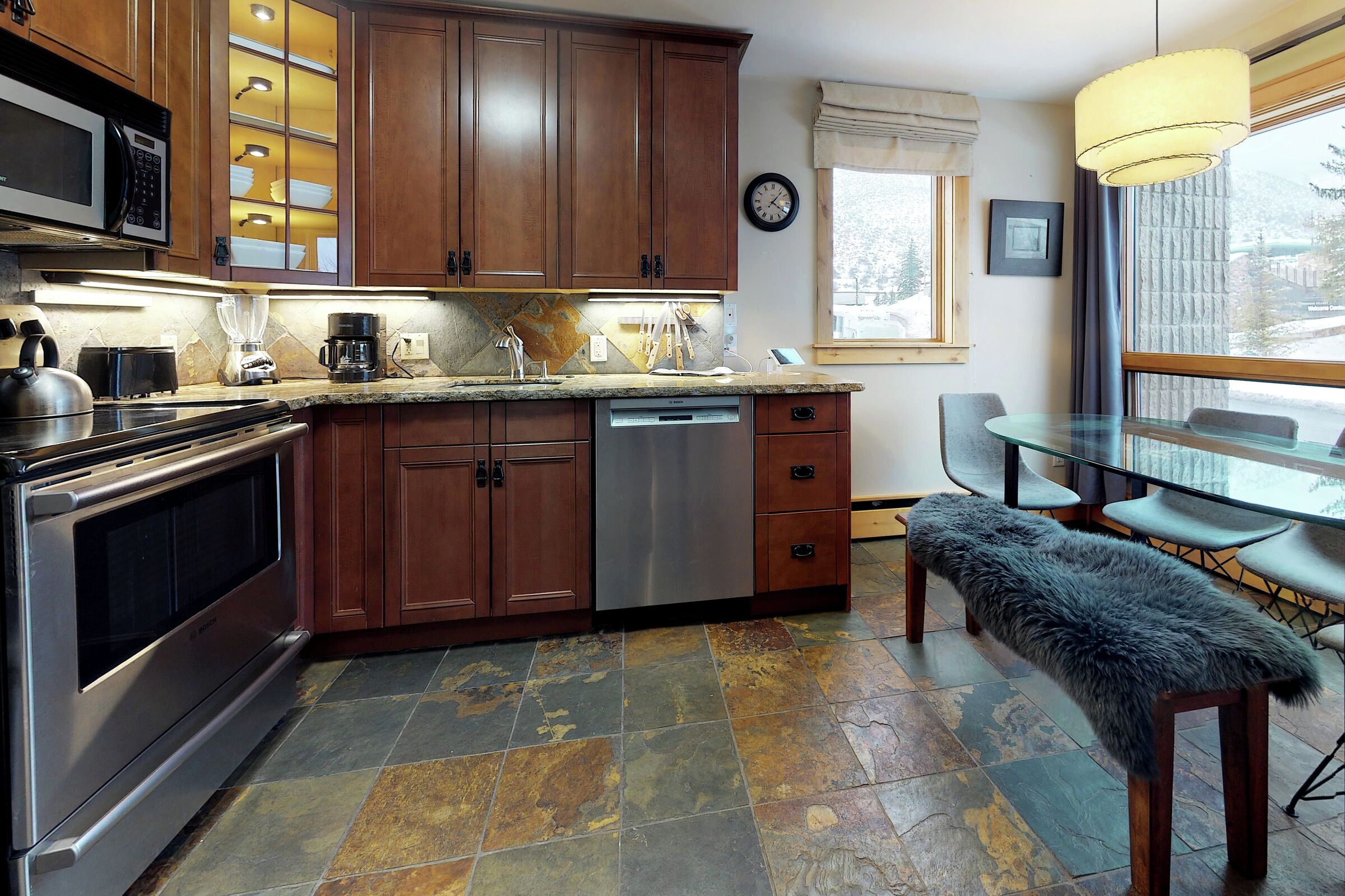 Dining Area & Kitchen