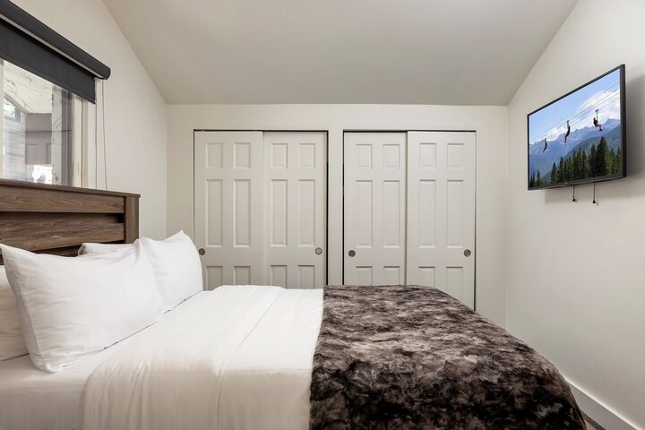 #E315 - Bedroom