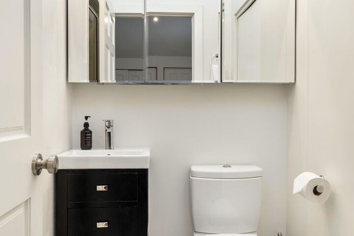 #E315 - Ensuite Bathroom