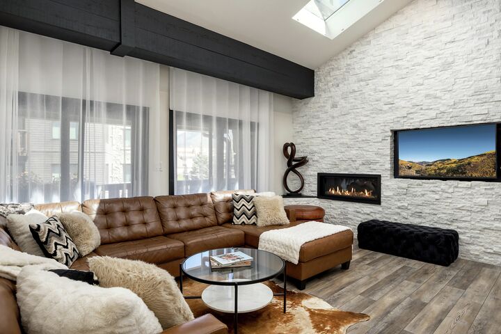 #E315 - Living Area