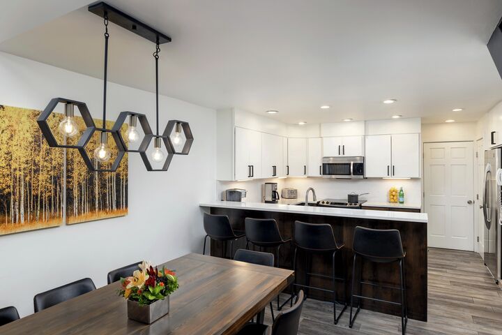 #E315 - Dining Area & Kitchen