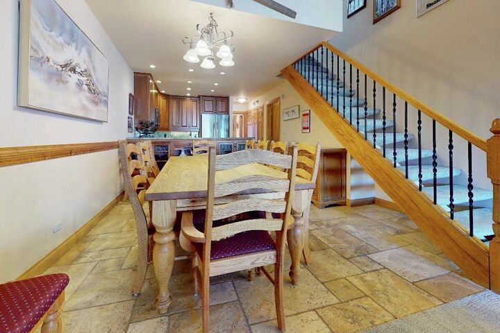 #E317 - Dining Area