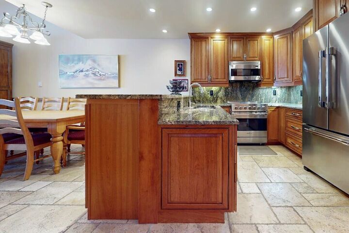 #E317 - Kitchen