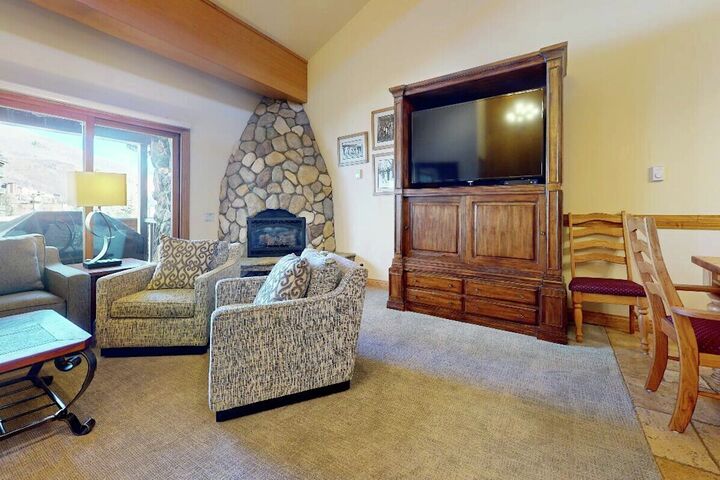 #E317 - Living Area
