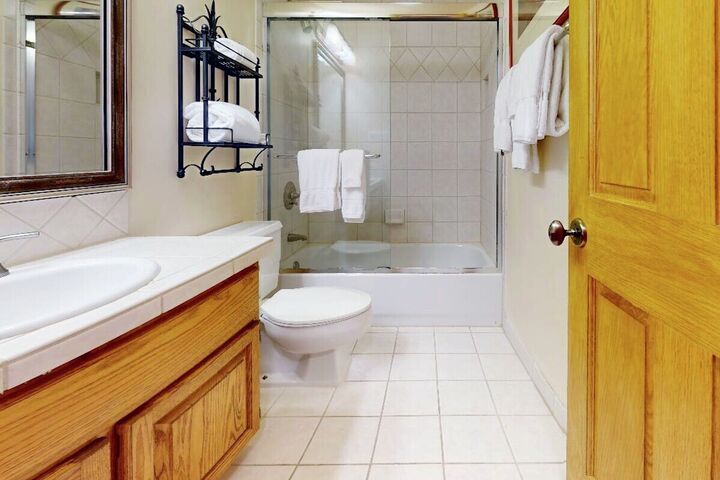 #E317 - Bathroom
