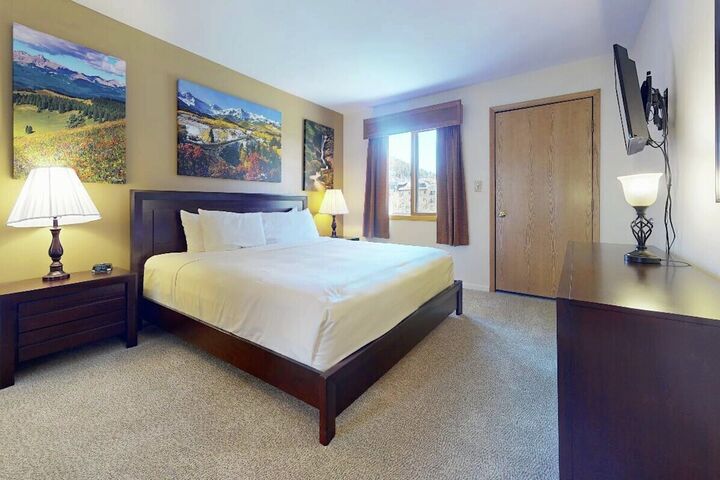 #E116 - Master Bedroom