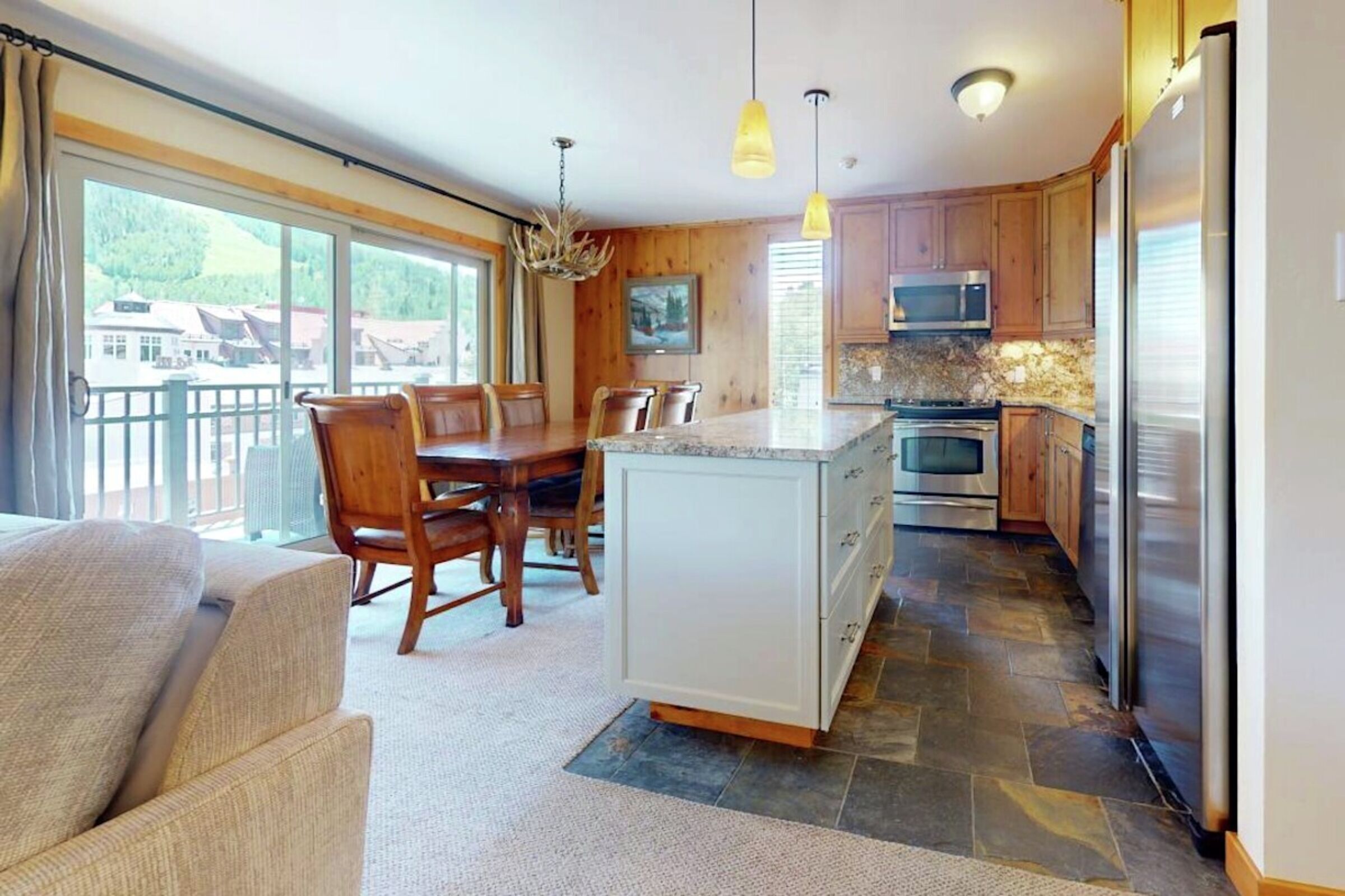 Dining Area & Kitchen