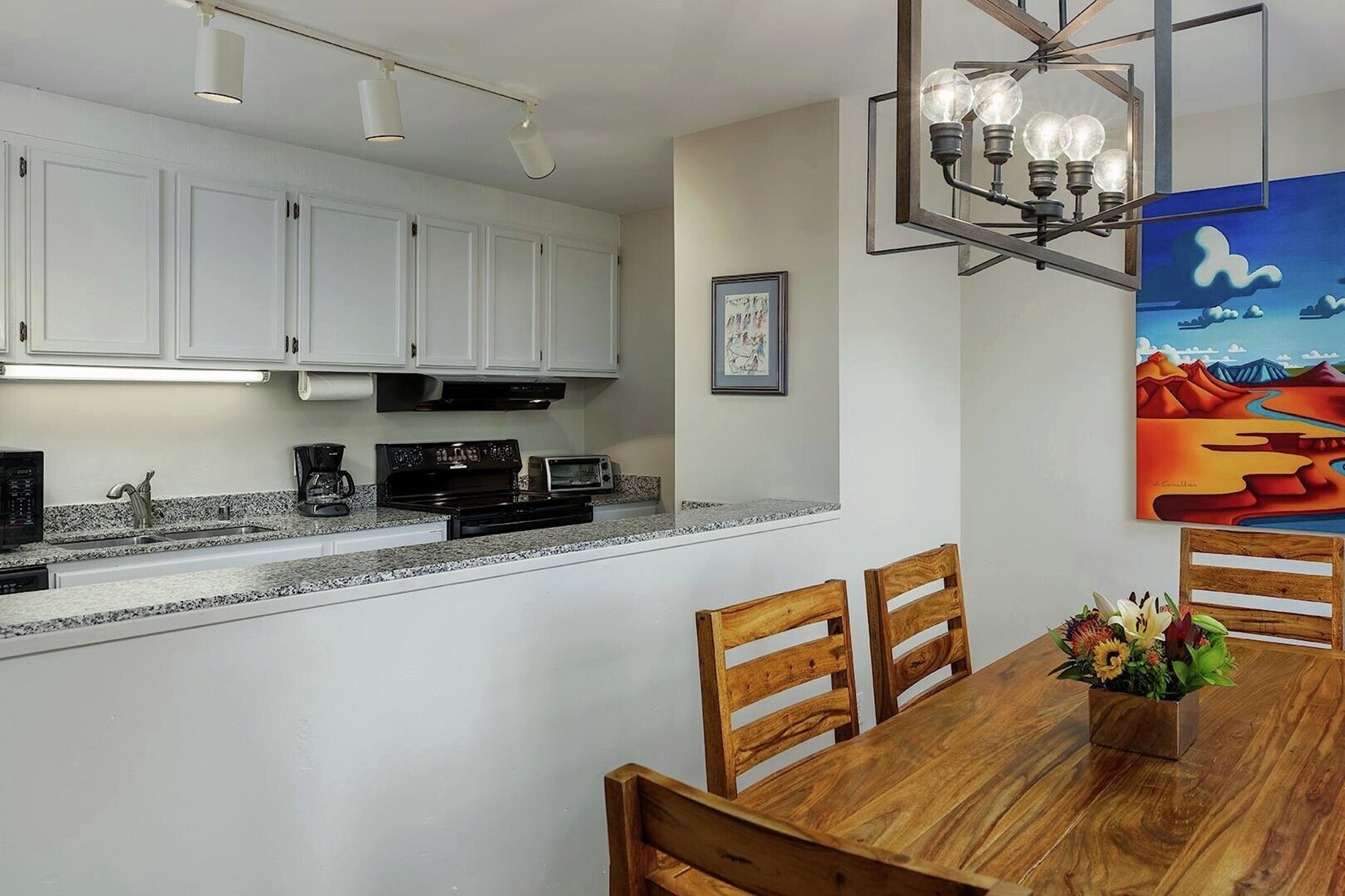 #206 - Dining Area & Kitchen