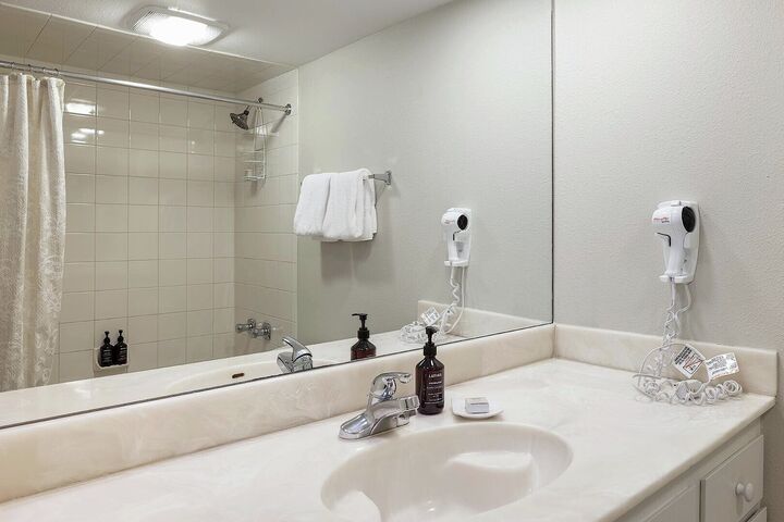 #313 - Master Ensuite Bathroom