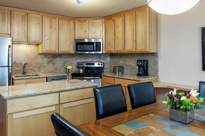 #102 - Dining Area & Kitchen