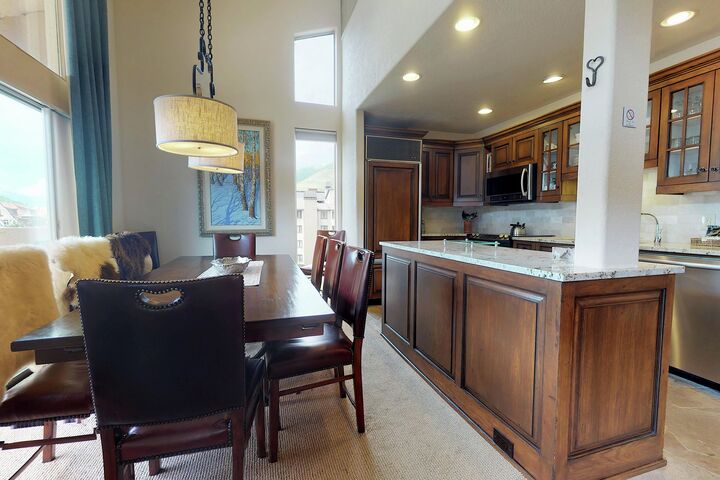 #401 - Dining Area & Kitchen