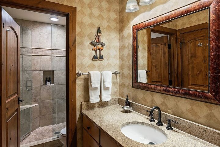 #211 - Ensuite Bathroom