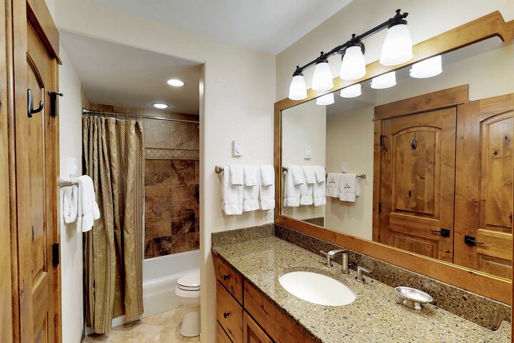 #414 - Ensuite Bathroom